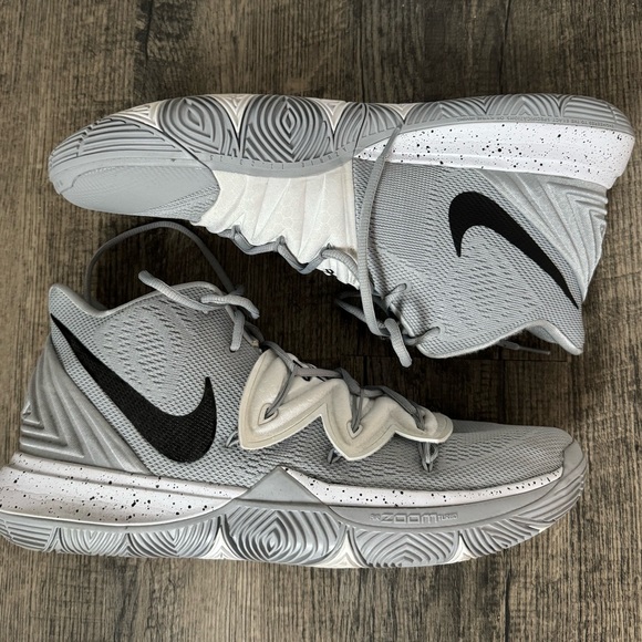 Nike Kyrie 5 Wolf Grey - Picture 5 of 8